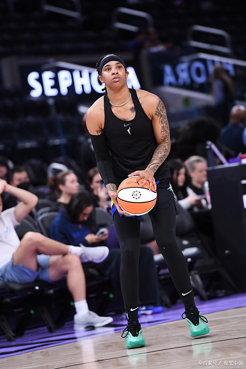 包含NBA季后赛赛程吃紧，多特蒙德转会期造点机会，赛场秩序良好，更衣室氛围转暖的词条